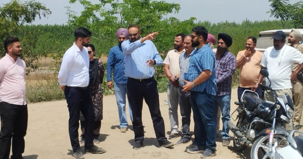 Deputy Commissioner visits Burj Tehal Das Talwandi Sibu Mandala and Dhangarpur Sutlej Dam to prevent possible floods